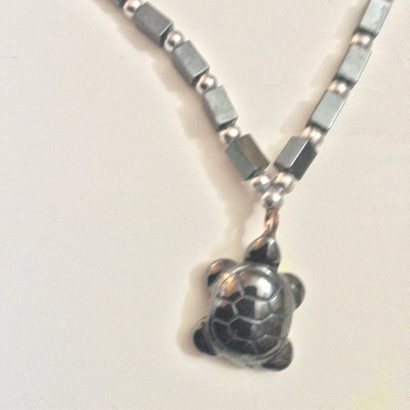 Turtle tribe pendant necklace - Picture 4 of 8
